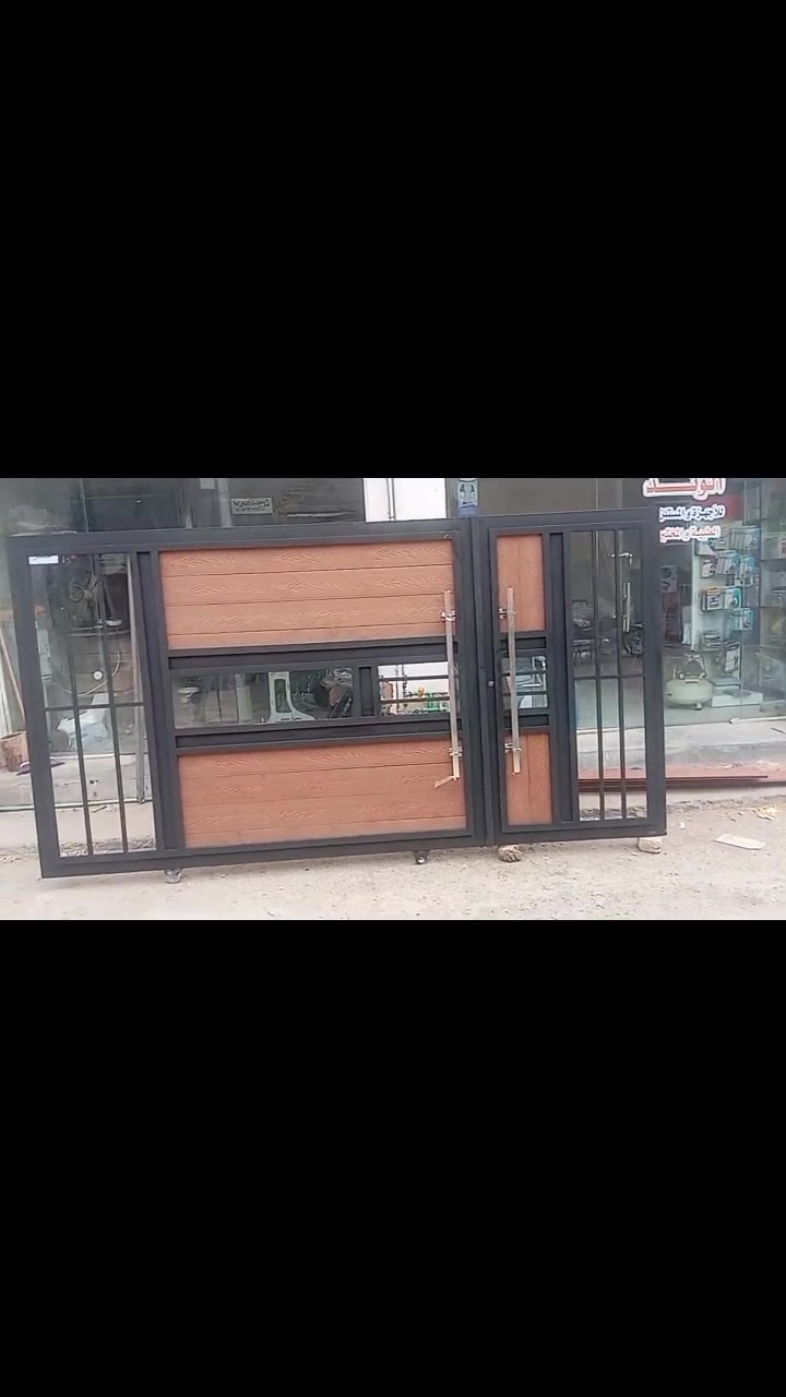 سلام عليكم باب سليت حسب طلب الزبون مستعدين لعمل كافه انواع حدادة بيبان قاصه ....محجرات....باب طلاكتين ....سقايف كافه موديلات ....اسعار تنافسيه 
***********☎️
