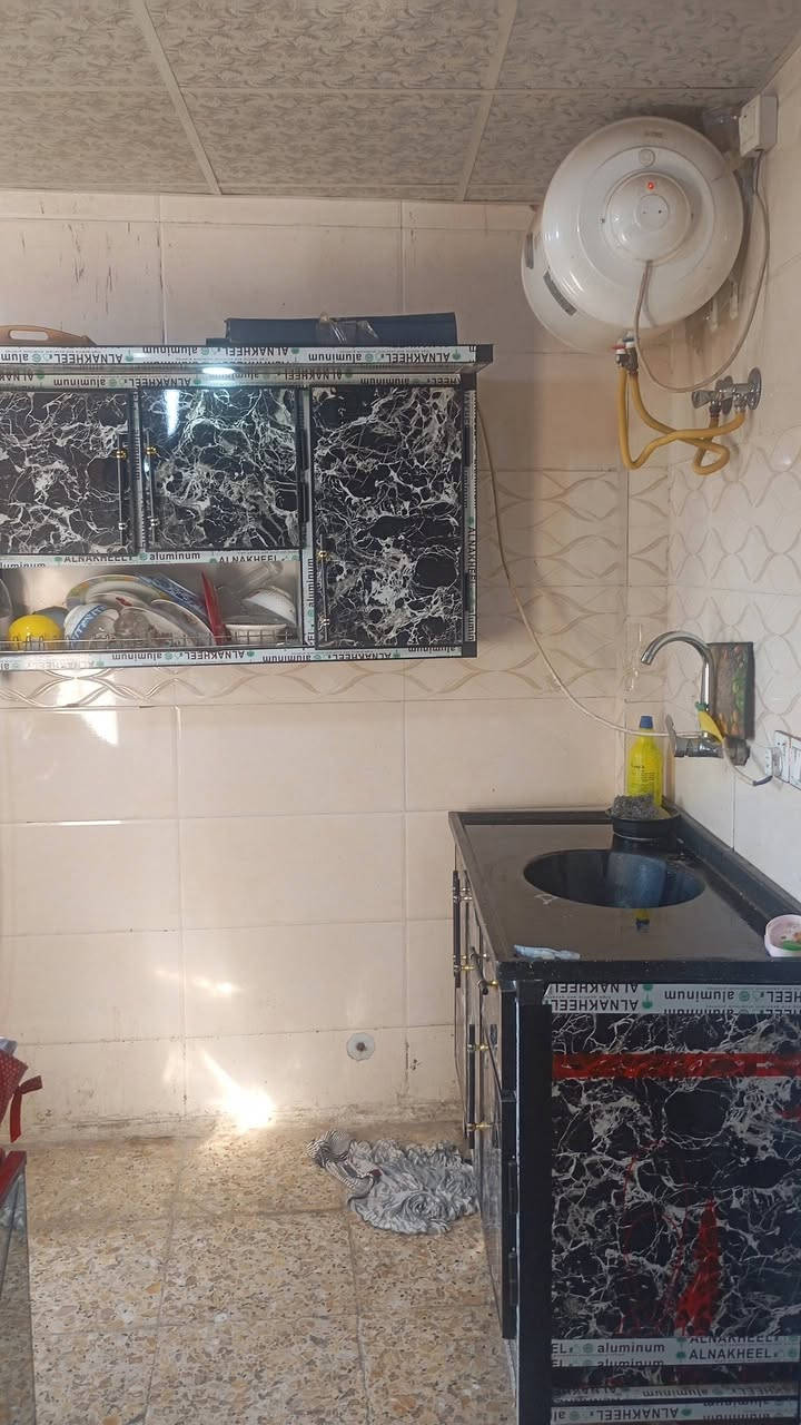 غراض بيت للبيع كلهن بيت كامل من ابره للخيط السعر بمليون ونص كلهم عنواني كراده بي وتس ***********
