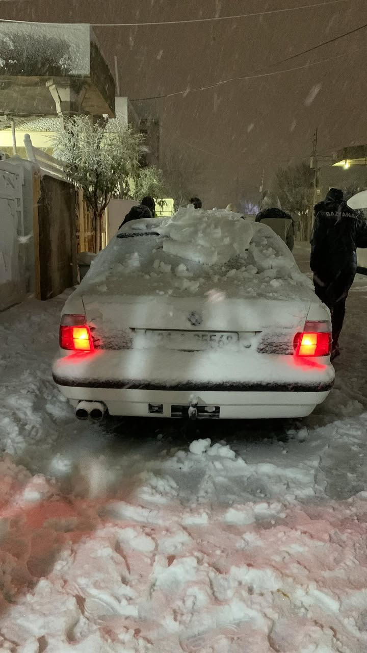 سلام عليكم بيئم للبيع موديل ٩٢ محرك 525 كبس كير ومكينه بشرط رقم جديد سنويه لحد2030 بطاقه بنزين   فول موصفات جمات اربعه اكهرباء سلايت  مكان سياره في سليماني رقم ***********
