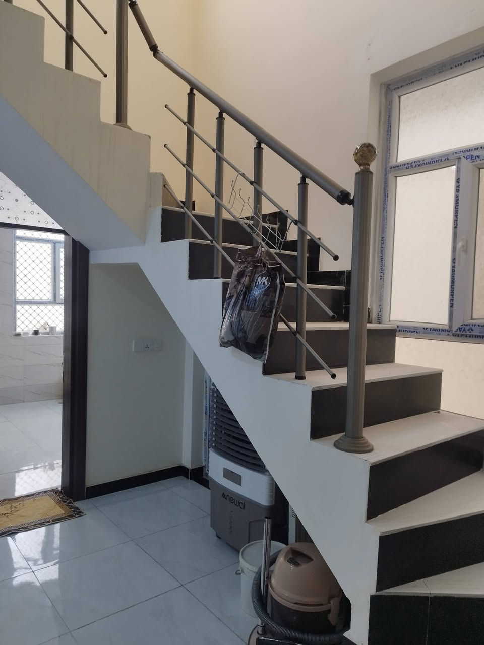 بيت للبيع بناء نظيف درجه
اولى المساحتة ١٥٠متريحتوي
على مطبيخ واستقبال وهول
وغرف عدد٢التقية الثالثة قرب
مجمع الروان.للاستفسارعلى
الارقام ***********
