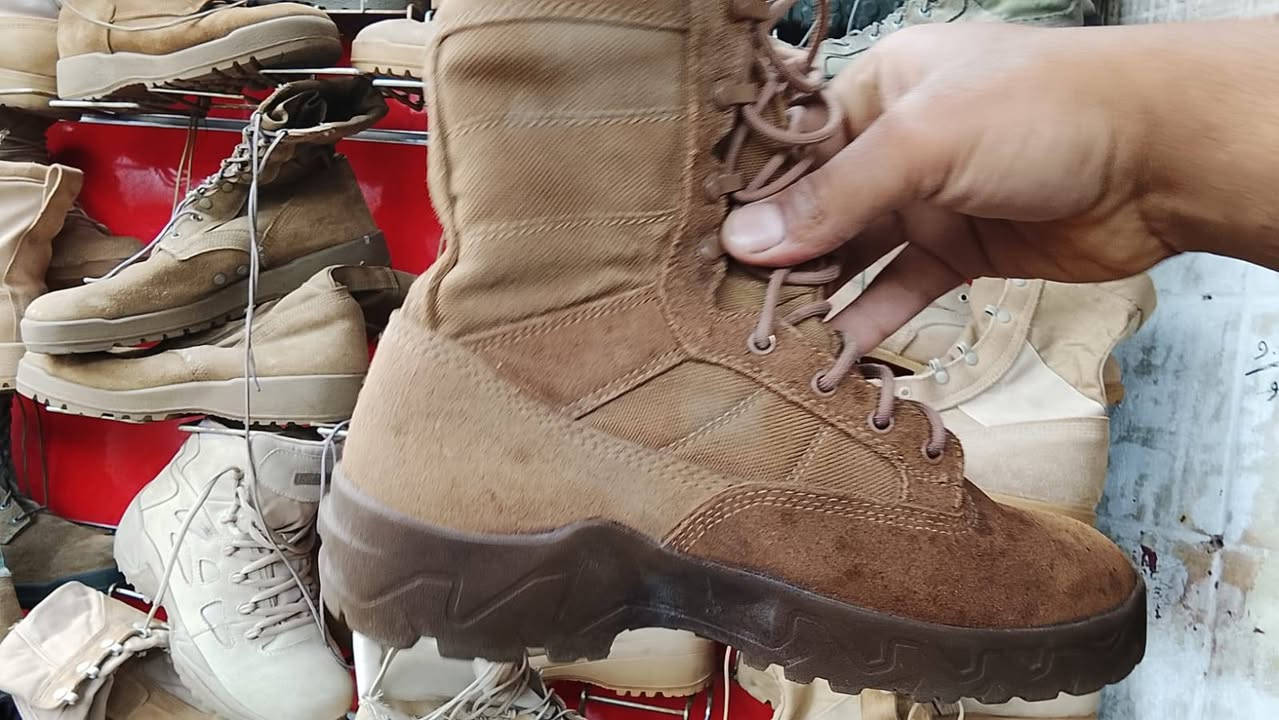 مونتكم مارنز منشأ كوريا الجنوبيه
لبس البحريه الكوريه الجنوبيه
وتر بروف ضد المي طركه حذاء رياضي خفيف وزن خفيف
متوفر كل القياسات هذه الوجبه كمية محدوده 15 قطعه فقط متوفره يحجز السعر 80 الف دينار


**إذا كنت صاحب هذا الإعلان وتريد حذفه لأي سبب، رجاءا أرسل رسالة إلى الدعم الفني**