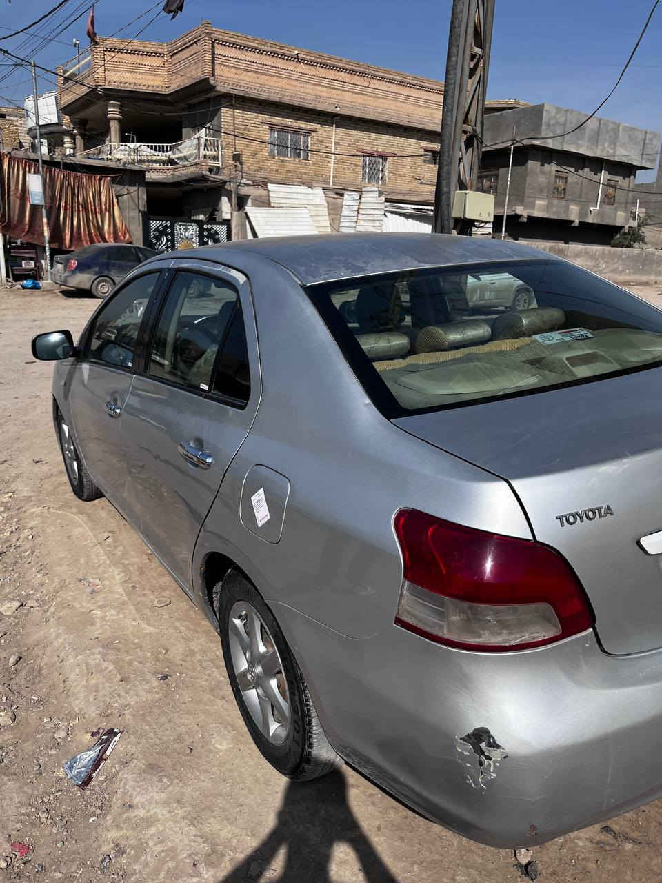 السلام عليكم 🙋
تويوتا يارس للبيع موديل 2009 السياره مكفولة من الضربه وارد خليجي 
سياره مصبوغة حزام للجماليه كلشي مابيه للسياره نظيفه ماناقص كلشي مذب عليه برغي السنوية لل2027بسمي السياره وسعره 80ورقه وبيه مجال للطيبين مكان الحله رقم ***********
