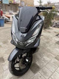 pcx جيل الرابع للبيع  كفاله عامه صار شهرين نازله من الرمبه  مكاني الام...