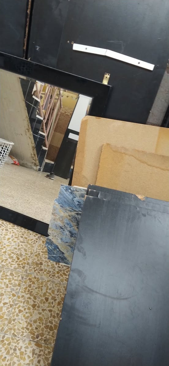 غرفه تركي مفلشه  يردلها تصليح كامل للبيع مكان وادي حجر بسعر مناسب جدأ ***********
