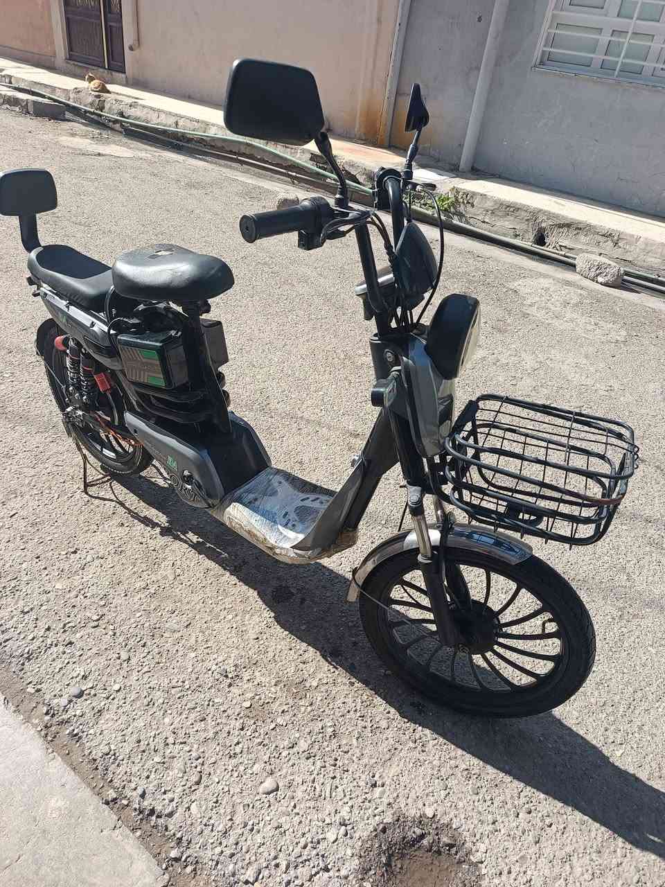 دراجه حجم ٢٠ أي خلل عطل ما بيها كلها شغاله السعر ١٧٥ وبيها مجال الاتصال *********** أربع بطاريات نظاف
