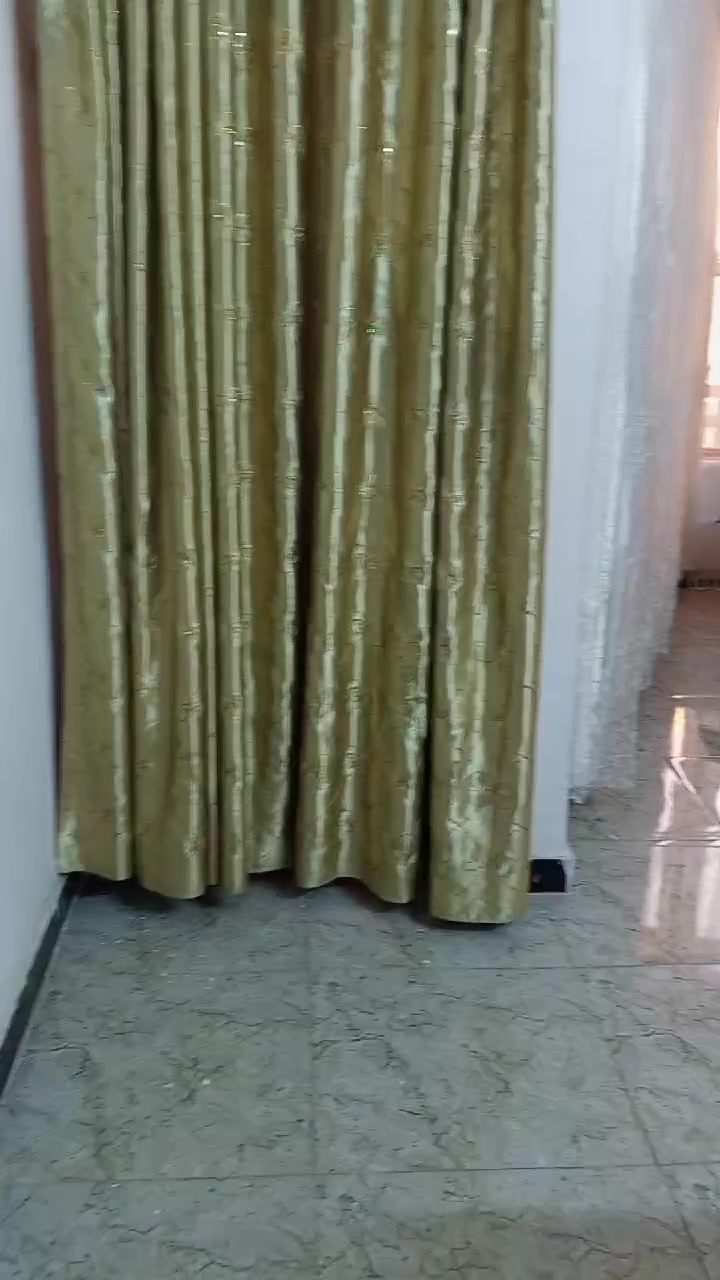 بيت 100متر طابقين ونص 3غرف في منطقه سكينه وركيه الزراعي خدمات كامله تبليط ارصفه مقرنص ماء مجاري كلشي موجود واجهه  5ونص ونزال20 ب123وبي مجال للشراي للاتصال***********
ممكن تحددون الموقع بالتفصيل أكثر؟ يعني سكينه وركية الزراعي بأي قطعة/زقاق، وشكد يبعد عن الشارع الرئيسي أو معلم قريب؟: 
قرب بانزين خانه الجبهه مقاطعه 2/9
البيت شنو توزيعته من الداخل بالضبط: بيه صالة/استقبال، مطبخ كم واحد، وحمامات كم؟: 
الطابق الاول استقبال وطرمه وممر ومطبخ وهول وحمام ومنور والطابق الثاني غرفتين وحمام والثالث غرفه وحمام وبيتونه وسطحين شتايكر
هسه البيت جاهز للسكن بالكامل لو بعده يحتاج شغل؟ وإذا يحتاج، شنو الأشياء الناقصة أو المتبقية بالتحديد؟: 
جاهز للسكن نقص ارضيه الطابق الثالث بس الارضيه موجود بس بعد تتطبك
شكد السعر النهائي؟ وهل أكو مجال للتفاوض أو دفعة أولى/تسهيلات بالدفع؟: 
بي مجال هواي للشراي 
منو صاحب الإعلان؟ وهل البيع مباشر من المالك لو عن طريق وسيط، ووقت المعاينة شنو المناسب؟: 
من المالك وباي وقت مرحب بيكم