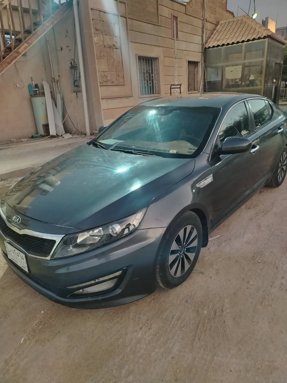 سلام عليكم سيارة كيا اوبتما موديل 2012 خليجي  السيارة بلاديه وكلشي شغال بيها جاهزة من كلشي ماعدا الحداده وسط تخم تاير. تبريد تدفئة محرك 2000 گير ومكينه مكفولات  السيارة بيها تبديل قبق الجنطة فقط والباقي لييل واحد شاشة كاميرا  علما السيارة مصبوغه عام اثر الجراد والشخوط صور السيارة قبل الصبغ موجودة عندي رقم السيارة بصرة تحويل مباشر السيارة مشروع وطني بسمي السنوية لل27 الا تنتهي
السعر 110 وبيها مجال واذا اكو مراوس حسب القناعة 
للاستفسار اكثر اتصل ***********
