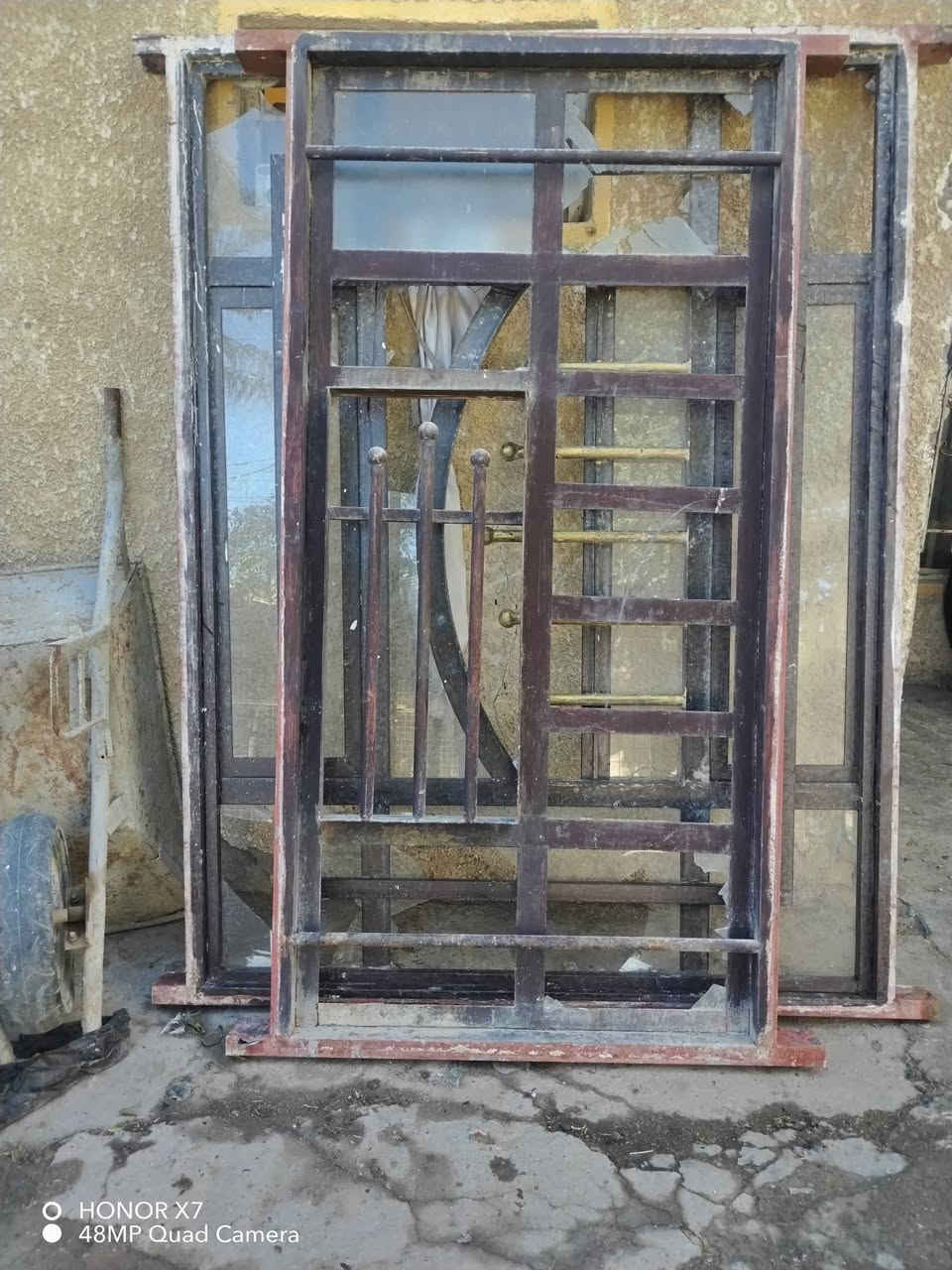 من رخصت الأدمن أبواب وشبابيك كل قطعة وسعرها العنوان المحمودية حي الشهداء الرقم *********** اتصل وبي واتساب
