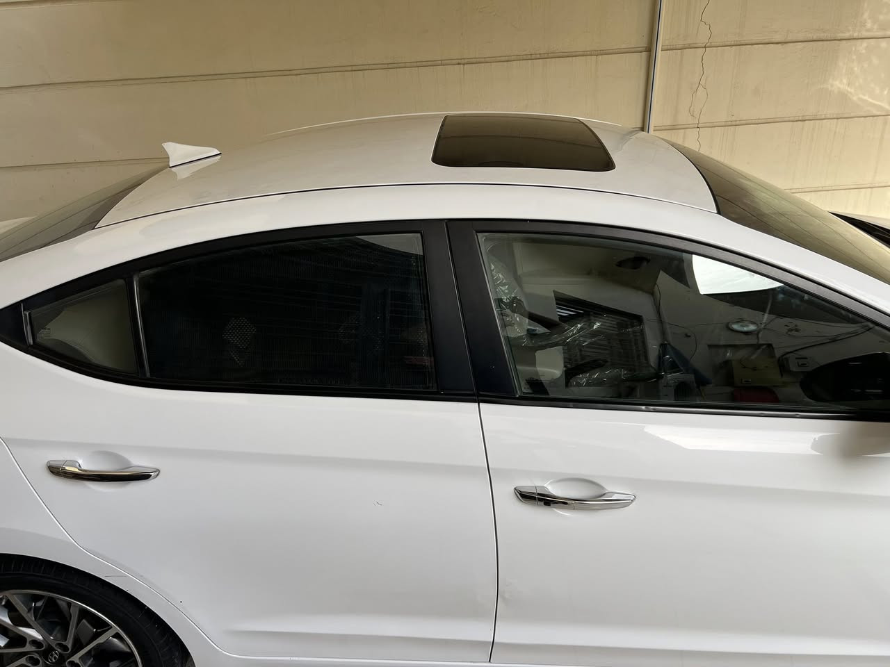 السلام عليكم .
النترا ٢٠٢٠ خليجي ماشيه. ٧٨٠٠٠ كيلو فقط مواصفات الخليجي معروفه
السياره بيها
حالوب مرصعه واضحه بلصور وبيها بارد بين البابتين
جهه الراكب كد شبر فقط .
السعر المطلوب ١٥٨
***********
