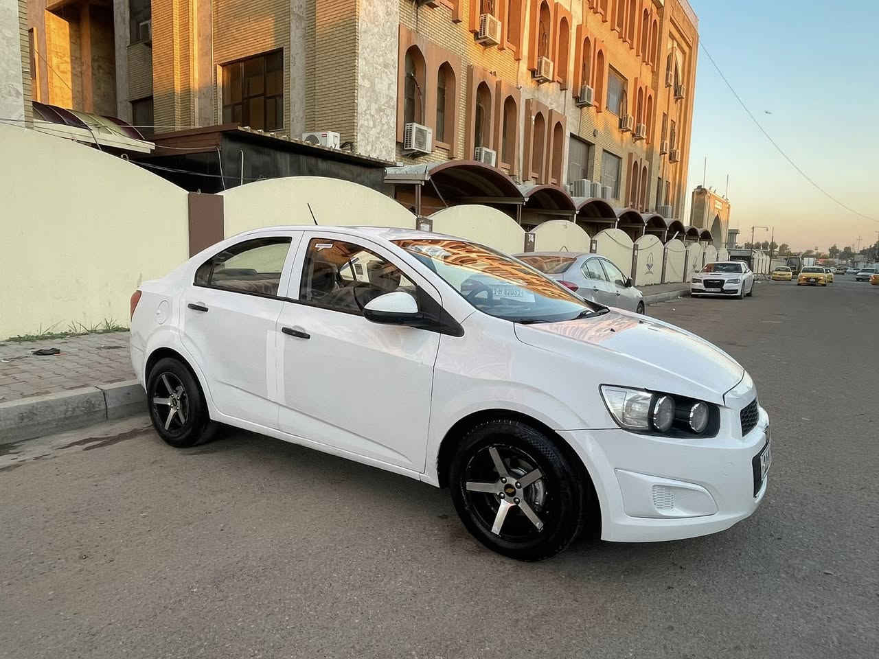 السلام عليكم للبيع فقط أفيو سونك خليجي استلام شركه موديل٢٠١٢ كير اوتماتيك ٦ نمر محرك ١٨٠٠ رقم بغداد انكليزي الجديد السياره صدر جديد محرك  كير خير من الله ويل كب رياضي تخم تاير جديد شاشه تاب نضام كار بلي بيها ٣ قطع صبغ اثر طخات بسيطه بدون حادث وبدون ايرباك شرط شواصي ودواخل كفاله عامه السعر ٦٧ مكاني بغداد وهذا رقمي ***********
