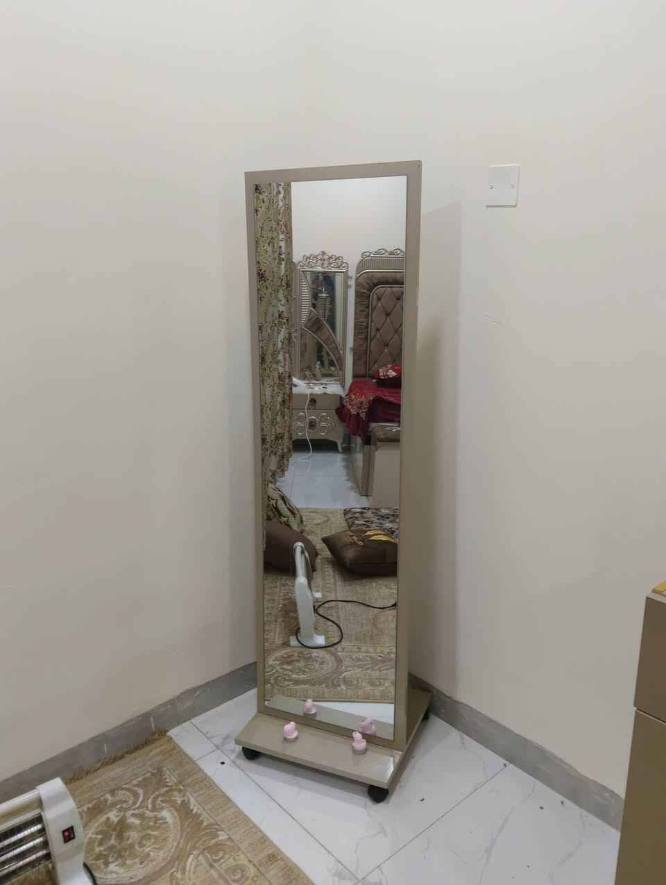 غرفة ترکية ملکية نضيفه كلش وضخمه وصبغ حراري اصلي وبرقي جوي حديد وضخمه 9 قطع وجام  ليزري وبيه كنتور اضافي مال طفل بابين السعر 850 وبيه مجال اتصال علا الرقم//***********//***********// مكان فلوجه
