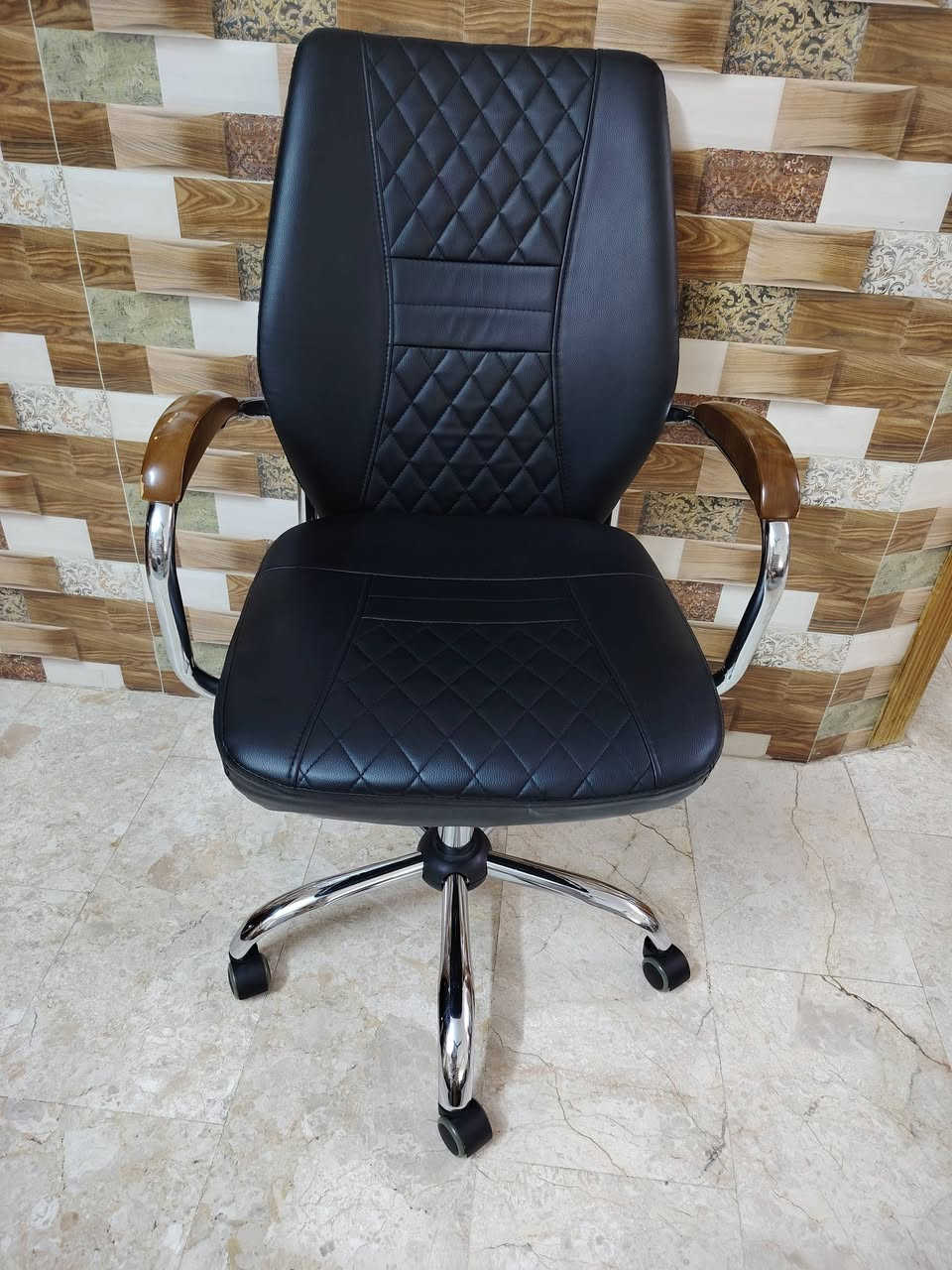 ميز مكتبي قطعتين وكراسي دوارة عدد ٢ استعمال قليل جدا مكان الكاظمية سعرهم ٢٠٠ الف وبيه مجال


**إذا كنت صاحب هذا الإعلان وتريد حذفه لأي سبب، رجاءا أرسل رسالة إلى الدعم الفني**