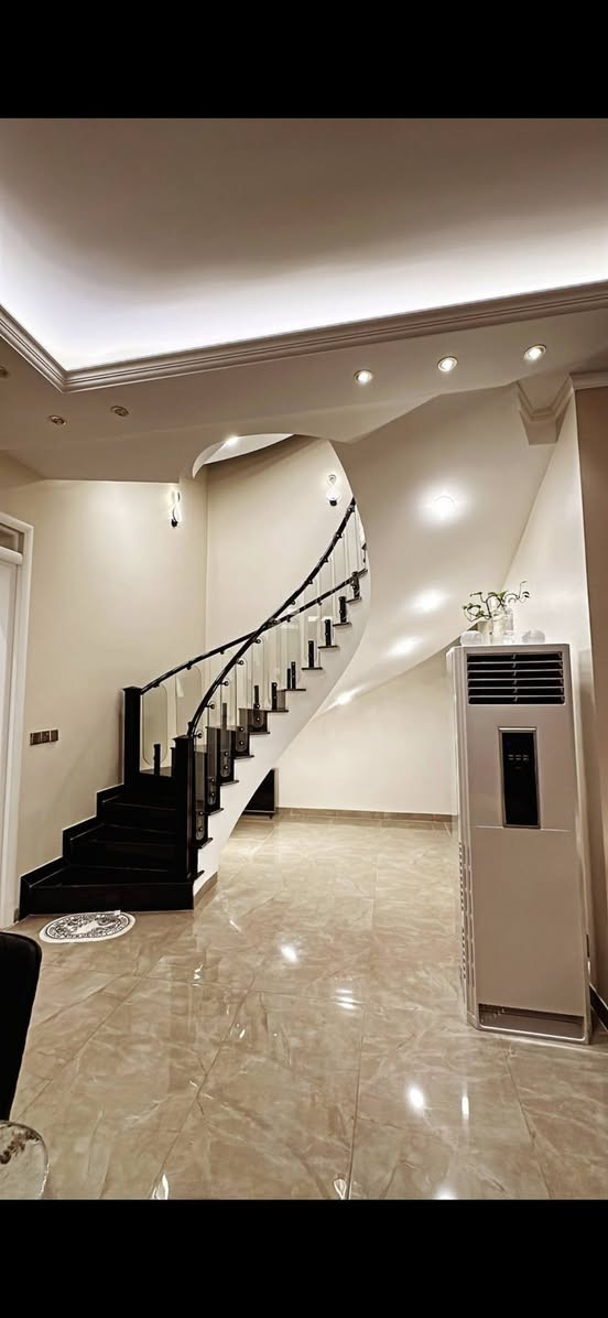 للبيع  في السيديه ^^
مساحه 200 م*
واجهه 8 *
4 غرف نوم *
حمام متعدد *
بناء حديث وكامل مواصفات *
الضباط خلف الاقصى * 
للتواصل 
***********
