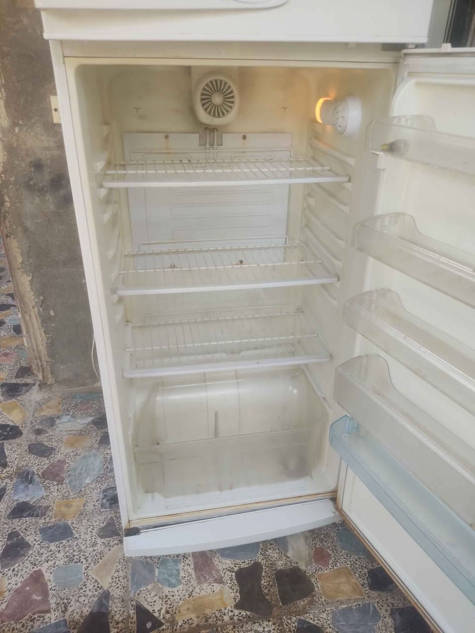 ثلاجه مستعمله شرط التجميد نضيفه مابيها زنجار حجم 24 سعر 150 عنوان بغداد فلكه حي النصر قرب مطعم كباب سليمانيه للستفسار اكثر اتصل على الرقم *********** يوجد واتساب بغداد, العراق
