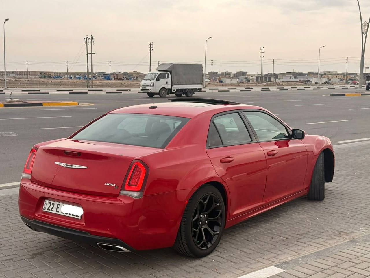 السلام عليكم
كرايسلر اوباما  2017 اصل اصل وارد كندي كلين رقم اربيل الدولي سنويه وهزه جدد
مكينه كير كفاله
المسافة المقطوعه 70m
حجم المحرك 3600
مواصفات السيارة
*بانوراما
* داخل اسود
* مصابيح امامية زنون مع بلوجكتر LED .
* ويل قياس 20 انج 
* شاشه كبيرة مع نظام ملاحة نفكيشن GPS +ابل كار بالي و اندرويد اوتو 
* عينه 260 
* مقاعد أمامية كهربائية عدد 2 . .
* مقاعد أمامية تدفئه . .
* تشغيل عن بعد . 
* محدد سرعة . .
* كاميرا خلفية دوارة.
* دخول ذكي (بصمة) .
مكان السيارة البصره 
السياره جديده بمعنى الكلمه  وبدون اي نقص حداده جديده +محرك+كير+تبريد+

***********
