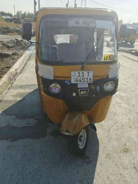 السلام عليكم تكتك موديل 21للبيع مرقمه التحويل ثاني يوم مكاني عبور سيطره الشعب القديمه السريدات السعر 7وبيها مجال *********** غير متواجد ع نت
