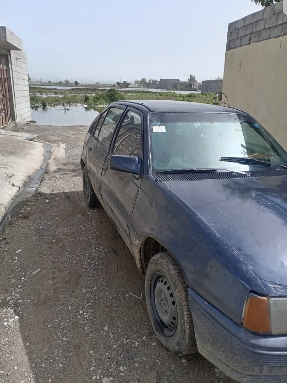 السلام عليكم
سياره كاديت 
كير ومحرك شرط 
رقم انكليزي 
كاربون بانزين كلشي مايعوزهاا 
السعر 28 
وتصير بالمده 
للتواصل: ‏‪***********

