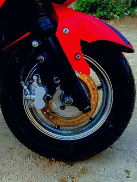 السلام عليكم دراجه للبيع سگنس ياباني 
محرك ماكس عدله مكينه مزوده 55 
شغاله سلف هندر باي وقت 
 شلعه ومعدل يخبلان 
كهربائيات كلها شغاله.   لايت عالي ناصي  دبل اشاره. ويمنه ويسره 
وياله مزوده. 
دراجه كامله من كلشي  تجي وشوف 
سعر  :280 وبيها مجال  متوازي كلش على بيعتها 
مكاني: كربلاء البوبيات 
الرقم؛ ***********.
ماعندك رصيد تصل على الويتساب
