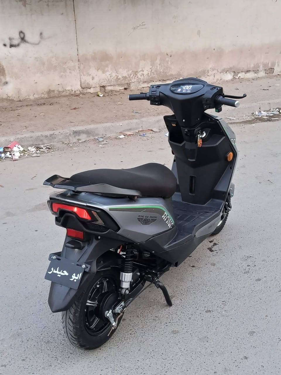 سلام عليكم دراجة شحن سكنس القرش من شركة MTR 2025 المواصفات
1-ملف 1500 نحاس حقيقي 

2- 3نمر

3- سرعة 71وية الوزن 61 حقيقي اب تطبيق وين

4- نضام رجوع الخلف R

5- لايت عالي ناصي زنون 

6- اشاير يمنة سيرى

7-نضام الباركP للحماية من السرقة 

8- منفض USP للشحن

9-هورن 

10- ابريكات الامامي دسك والخلفي بنز شغالات 

11-دبلات الامامي دهن والخلفي شغالات 

12- الدراجة بيها بصمة وسويج

13- قفل صندوق

14-استان صفحة وستان تعليگ

15- الدراجة تجي وياها مرايات بس ما شادهن

16- تايرات جدد

البطاريات 6 نص عمر اتمشيك 20 كيلو 

الدراجة جاهزة مابيها اي نقص 

السعر :650$ وبيها مجال 

العنوان بغداد جديدة النعيرية قرب كوكب سفن النجاة 

الرقم :***********
