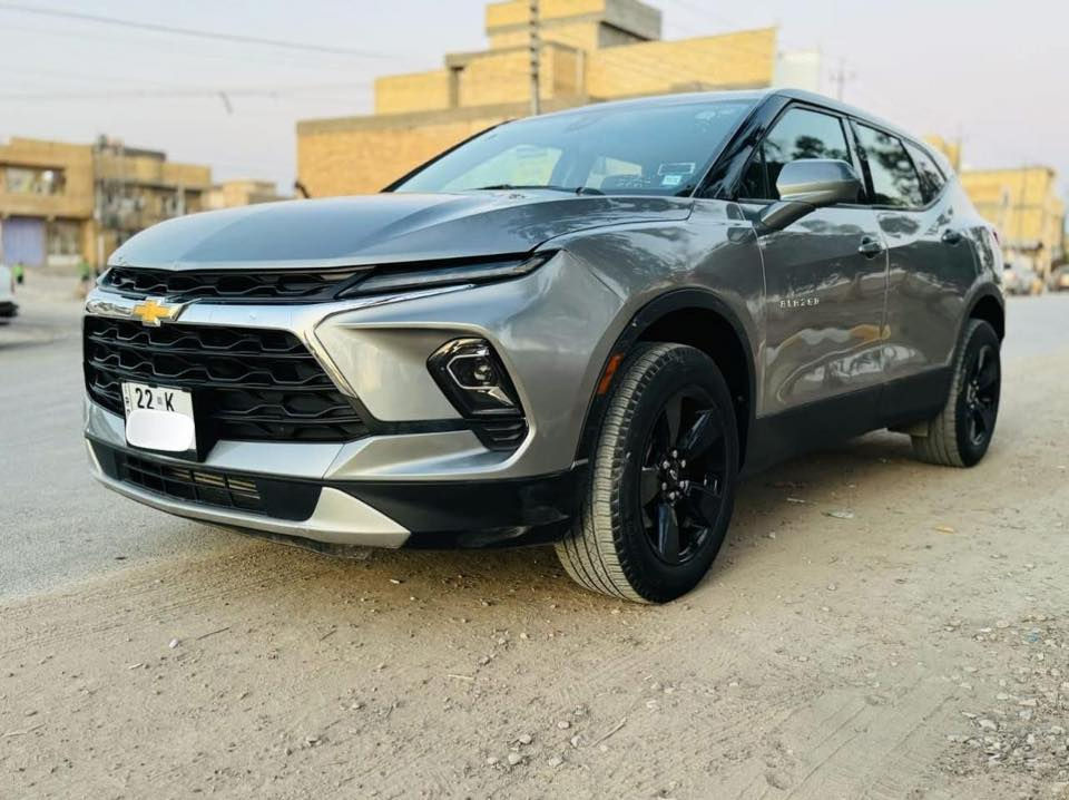 السلام عليكم 
Blazer 23 
رقم اربيل مسجل ب اسمي 
حادث كما موضح بلصورة خفيف جداً
موجود سونار 
داخل جلد 
معروف مواصفاتها 
تشغيل عن بعد 
بصمة 
وضعيات قيادة متعددة
رادار امامي 
ويل اسود 
السيارة جديدة مناقصها اي شي 
مكان السيارة بغداد الكرخ 

*********** واتساب
