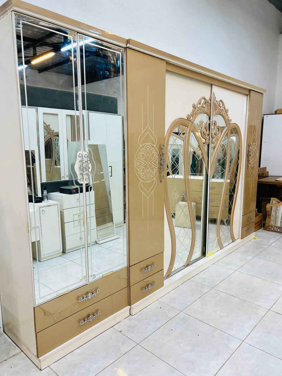 غرفه نوم تركي عشر قطع ضخمه شغل ثقيل للبيع استفسار حجز وتساب ***********
