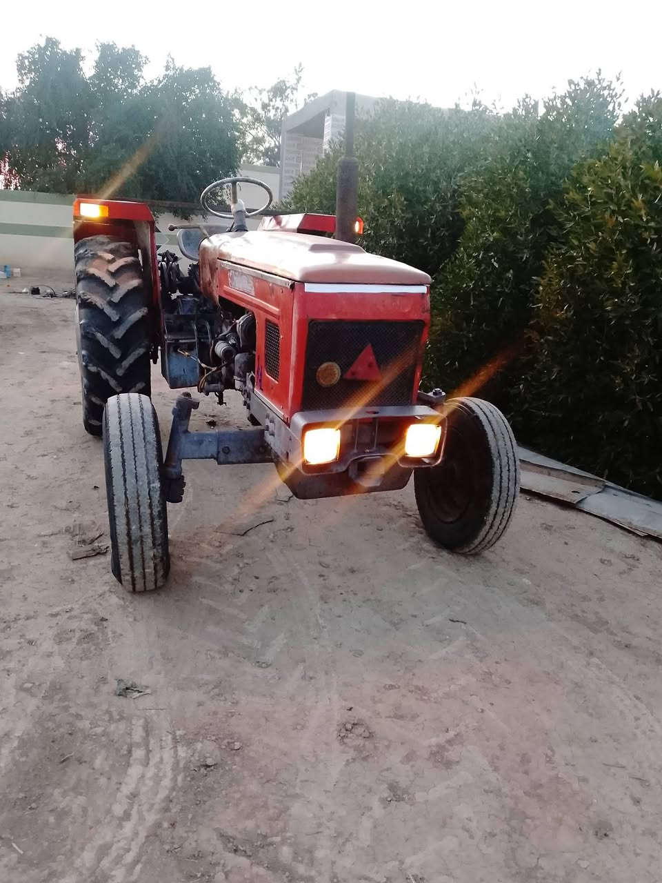 السلام عليكم مكينه عنتر البيع موديل 90محرك وبم هودرليك ستيرن باور كير سلف جديد دينمه كهربائيّات فول جديده باتري جديد راديتر جديده نخم تاير جديد مقدم جديد تخم ثكالات مامي خلفي مكينه مانقصهى كلبسه عن شركه العنوان بابل رقم الهاتف ‏‪***********‬‏
