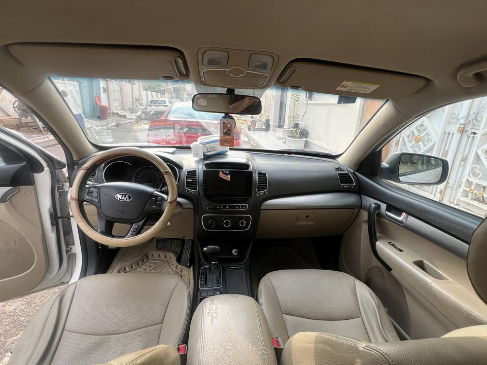 السلام عليكم

سيارة سورنتو 2014
4سلندر
7مقاعد جلد
السيارة كلين تايتل كفالة عامة
نظافة 1/1
ماشيه95000
شاشه 
كامره خلفية
صدر ومحرك كله نظيف لان ماطالعه خارجي هواي فقط داخل
رقم واسط ثاني يوم بأسمك احولها
السعر 175ورقة وبي مجال

للاستفسار ***********
