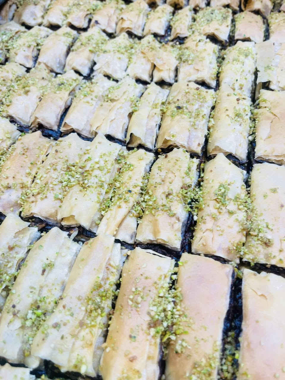 حياكم الله 
#كيك #بقلاوة #حلويات
توفر بقلاوه شقل مرتب ومناسب
بقلاوه ب3 الاف الكيلو
وتتوفر عدنا ب4
قالب كيك دبل ب5 فقط
يوجد خدمه توصيل داخل وخارج الشرقاط
***********
