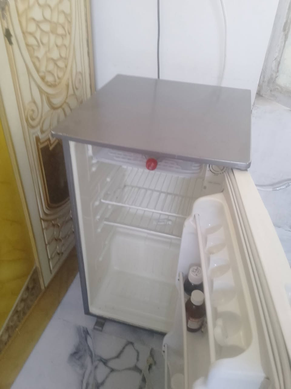 تلاجة صغيرة نضيفة وجمعد
سعر 60
***********
