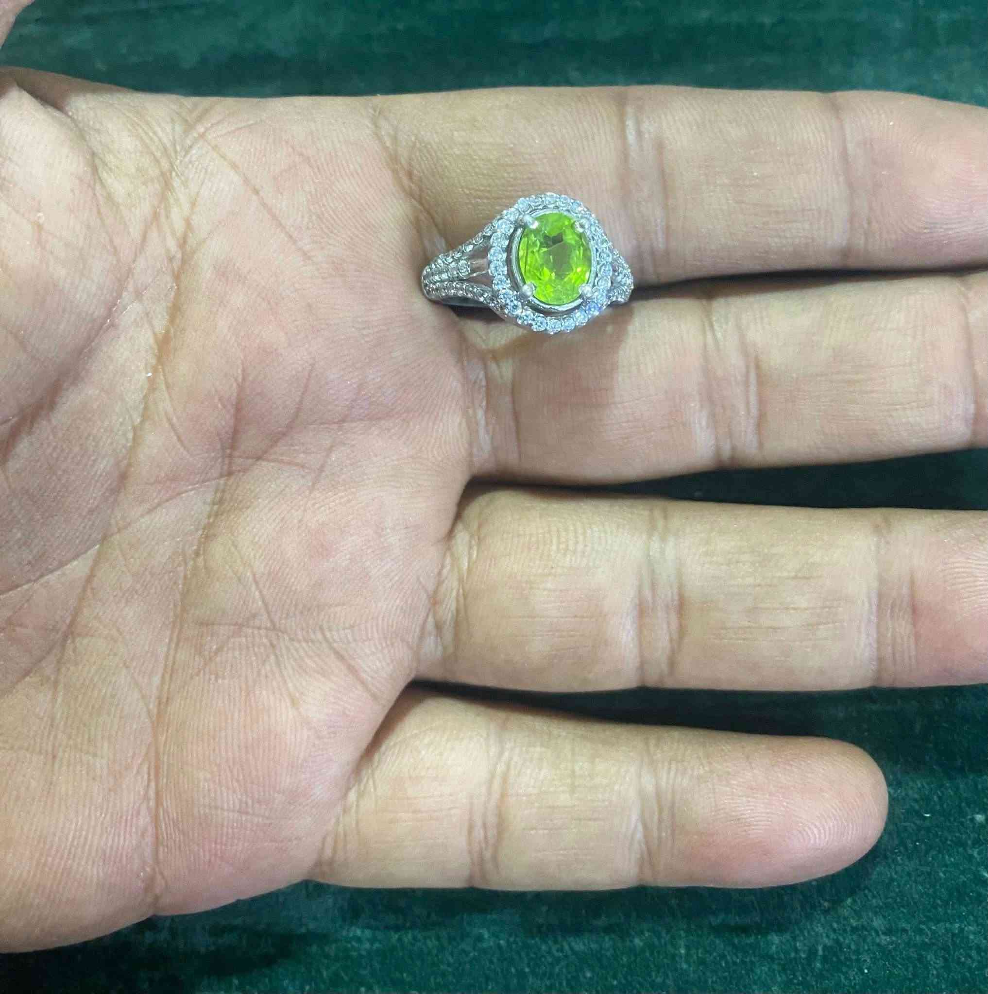 خاتم زبرجد طبيعي اصلي فضة 925 مختوم قياس 18-18.5 مطلي بالروديوم مرصع بالزركون بتصميم مميز وأنيق لون رائع وصقل احترافي قطعة تستحق الاقتناء السعر 30 الف لأول تم بالتعليقات أو الحجز بالماسنجر باعتماد الرقم والعنوان


**إذا كنت صاحب هذا الإعلان وتريد حذفه لأي سبب، رجاءا أرسل رسالة إلى الدعم الفني**