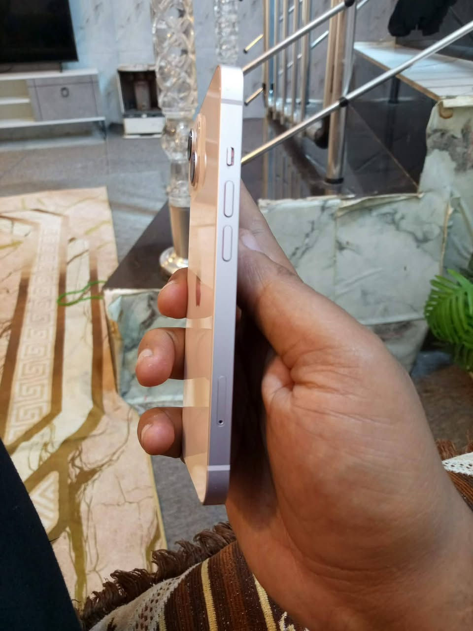 سلام عليكم للبيع ١٣ عادي لون وردي جهاز بوك وممفتوح ذاكره ١٢٨ أمريكي جهاز جديد والله نموذج m بي بس هذا الفطر الصغير بشاشه وكع مني مكفول من الفتح بطاريه ٩٣ رقمي ***********
