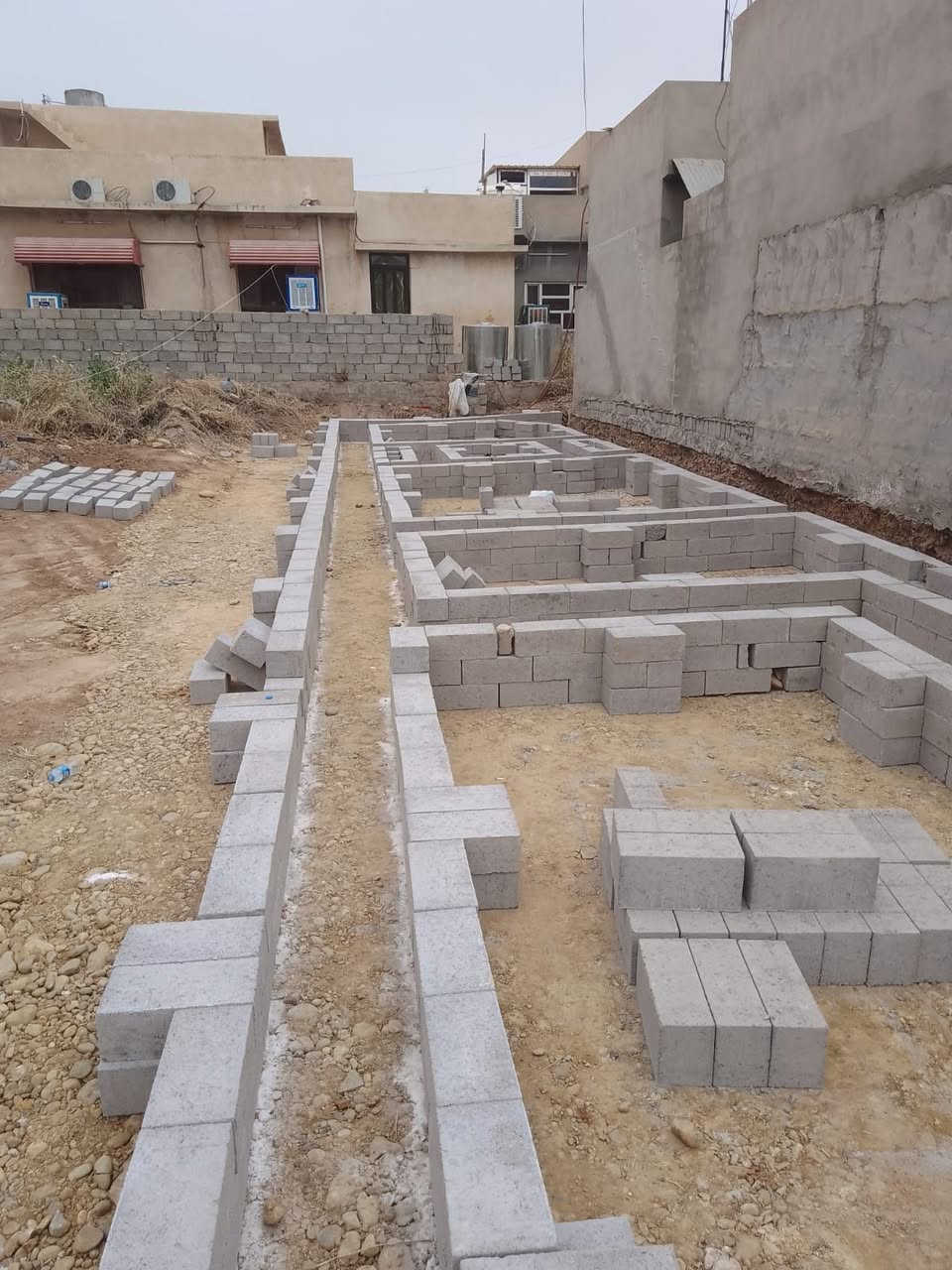 السلام عليكم 

عندك بناء و تحتاج الى كادر عمال وانشاء الله ما انقصر معاكم 

تصفيط بادلو 

تنظيف البيت من الانقاض

توزيع مواد داخل البيت 

صب دنك او قسطل 

بناء قسطل لبخه 

تقشيط جدران 

صب ارضية بيت 

صب رمبه باب الكراج 

خابر ودلل 

***********  واتساب 

***********
