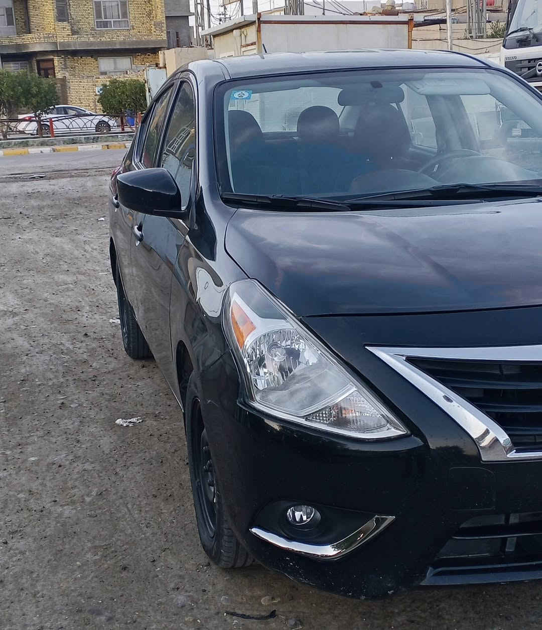 بسم الله الرحمن الرحيم
السلام عليكم.
نيسان فيرسا 

موديل 2018

رقم بغداد 11 انكليزي

سنويه لغاية 2030 

الهزه بالشهر العاشر

جام عادي ويل عادي

طخم تاير جديد

حداديه جديده

ايرباكات سليمه

تبريد بلادي شغال

بيها صبغ نهاية الچاملغ الخلفي  الأيسر

السعر 85 $ نهايتها

                             ***********
