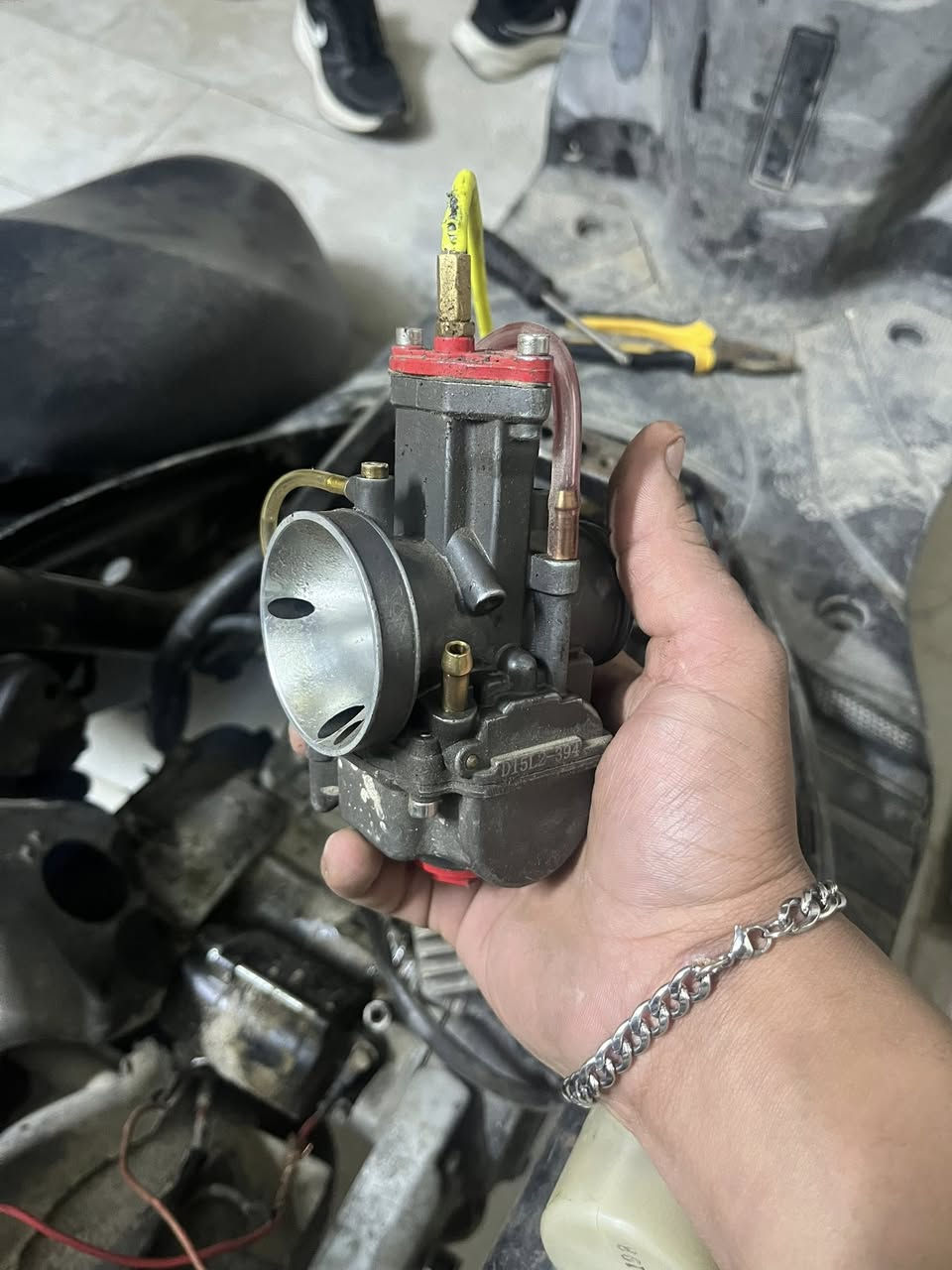 سلام عليكم كابريتر قفاز لبيع رقم *********** مكان بغداد الشعب سوك شلال
