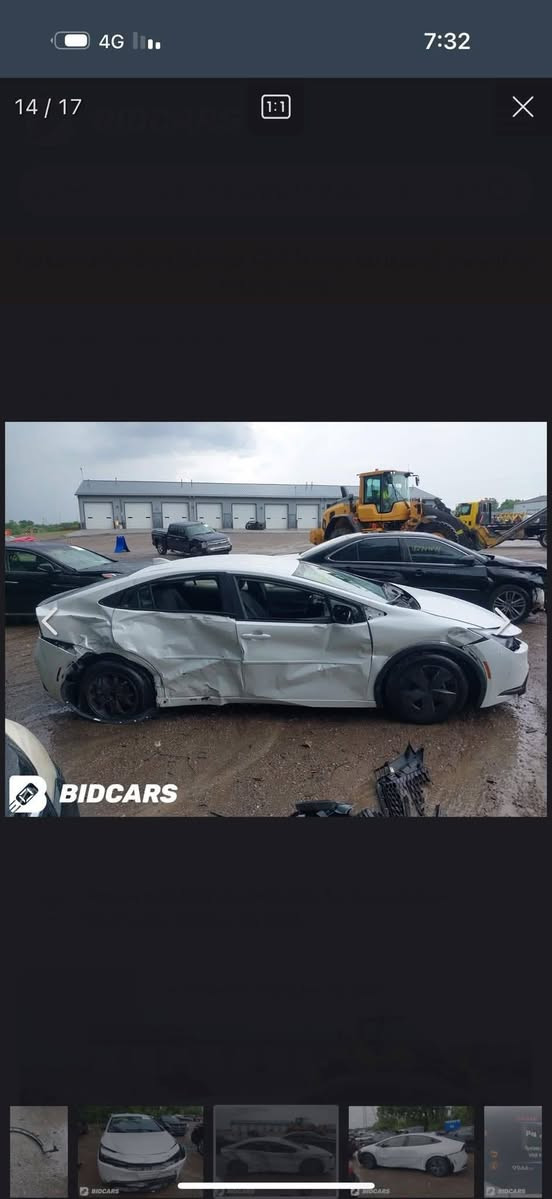 السلام عليكم 

بريوس 2024 LE
رقم بغداد باسمي 
صور الحادث مرفقه بالمنشور 

مواصفات:
حساسات امامي خلفي 
رادار 
تحديد مسار

"بدون ايرباك
"بدون دواخل
مكفوله لغد وشاصي 

تبديل باب خلفي صفحه اليمين 
وصبغ وتعديل باب الامامي اليمين والجاملغ الخلفي 
تعديل بارد باب السائق 

ماشيه 19 الف /كم 

السعر 150  وبيه مجال 

***********
