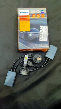 ليد فيلبس اصلي ما مطروق ٩٠ واط حقيقي للتك و شرط الفحص ما عجبك يرجع  اي...