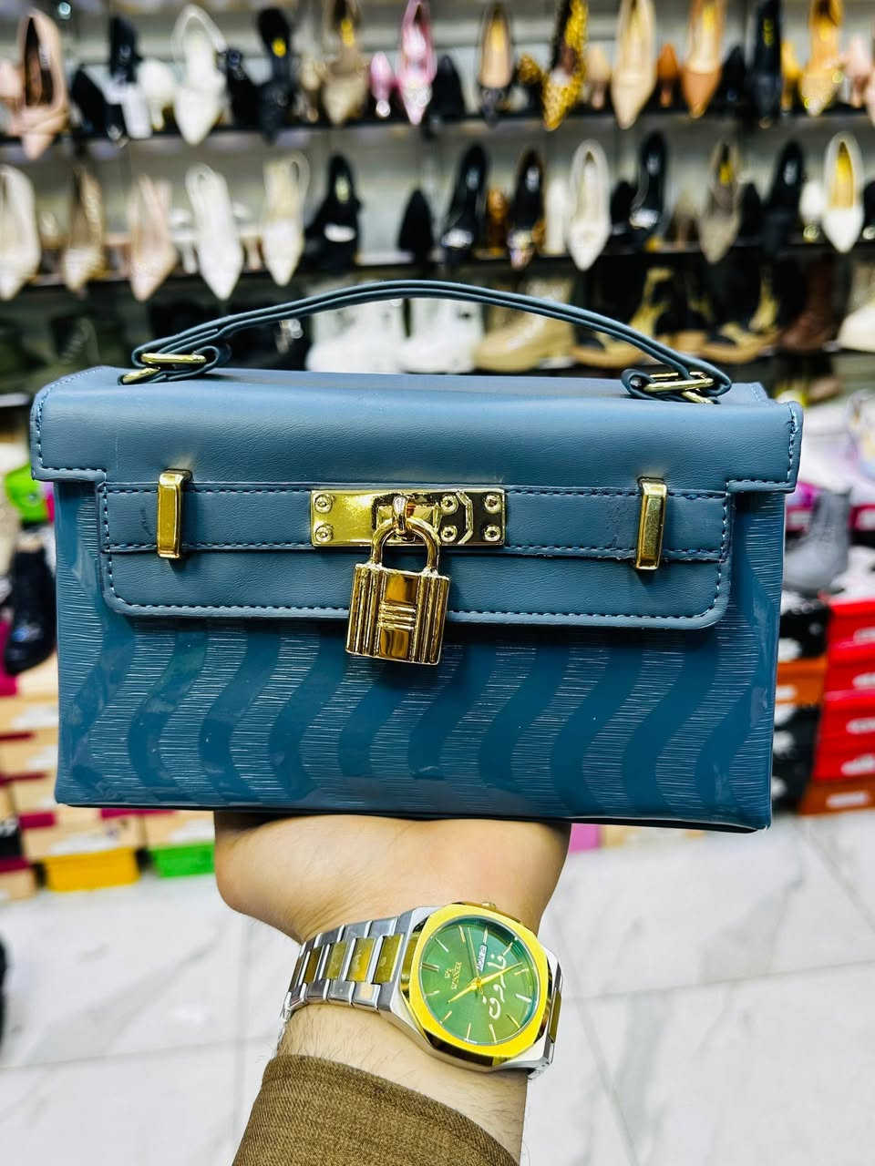 وصلتنا $   ، موديلات جديدة مختلفة 😍
أحدث الموديلات لـ 2026 
 
✅ تميزي بإطلالة جميلة وساحرة مع (#محلات_فاروق_عمر )

#تخفيضات 
يتوفر حقيبة👜 نسائي بوكس أصلي 
سعر القطعه ١٠ آلاف 

🌺 تواصلي عبر الخاص واطلبيه الآن قبل نفاذ الكمية او واتس ***********

العنوان/ الفلوجة  شارع كراج الفورتات خلف الحديقه العامه قرب___ مول الوليد___
تتوفر خدمة التوصيل لكل العراق ب🚕
إلى بغداد خلال 24 ساعة - وإلى المحافظات خلال 48 ساعة
