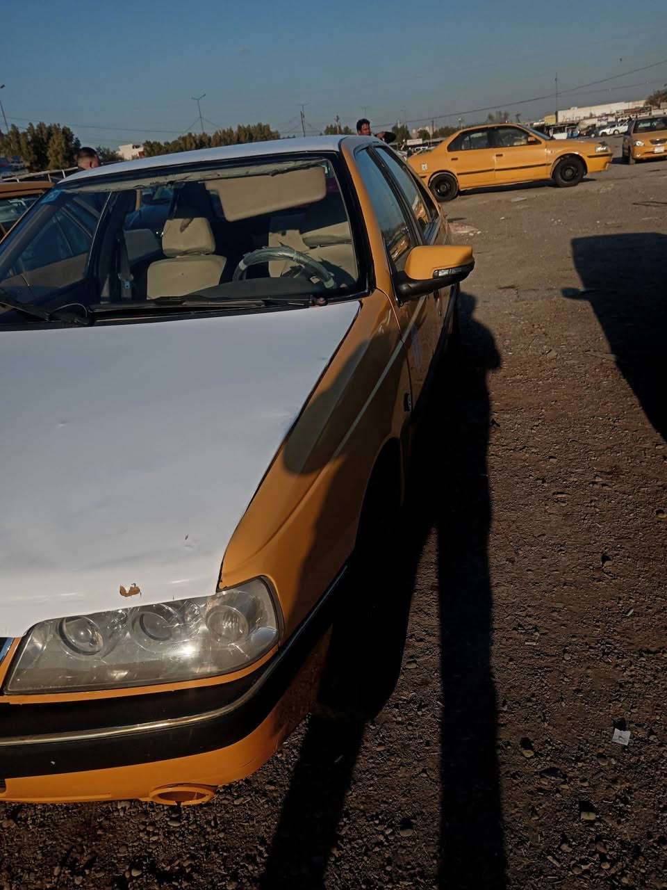 السلام عليكم بيجو لميس موديل 12 رقم انكليزي شرط التحويل كير جيد جدا المكينه بيها تبخير كهرباييات كلها شغاله مصفره هيئه وغرامات سعر 26 وبيها مجال للشراي مكاني بغداد البياع للاستفسار الاتصال على الرقم *********** وبخدمتكم جوه السوك والله
