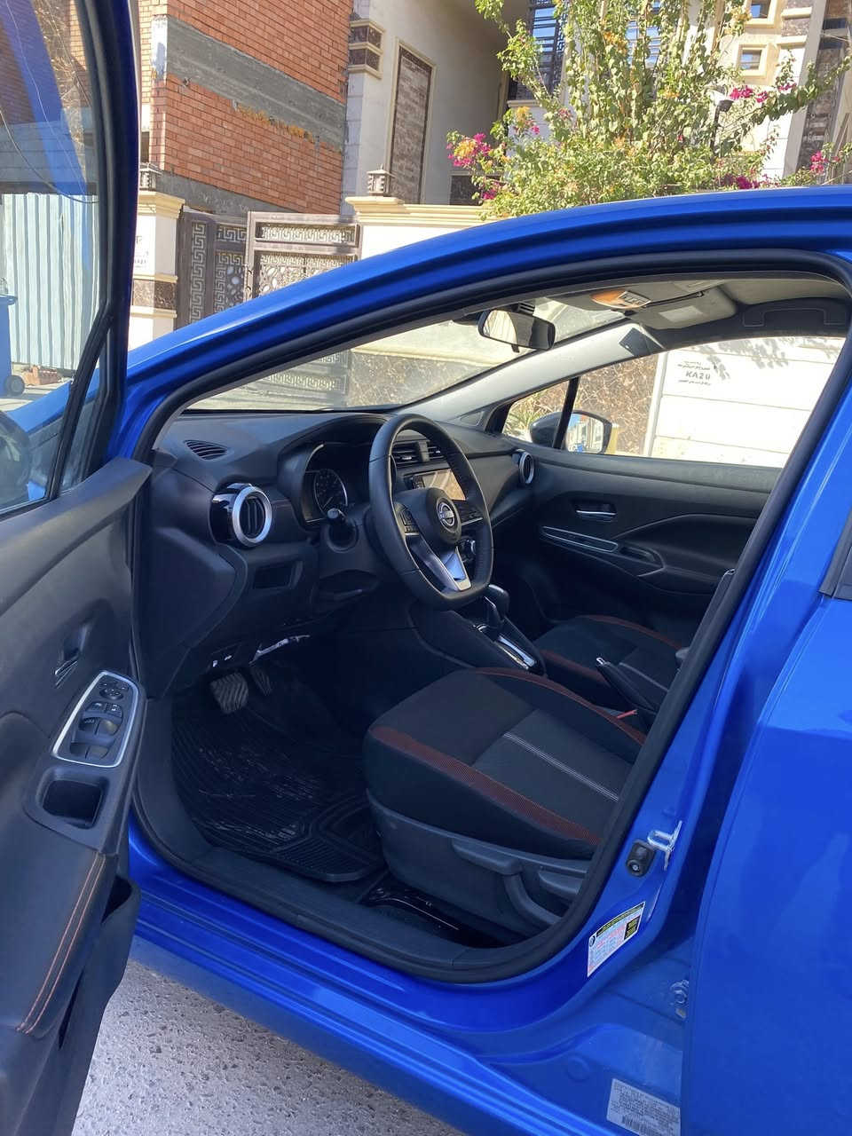 السلام عليكم نيسان فيرسا موديل 23 مرقم بغداد باسمي حادثها موضح بالصور تبديل بنيد فقط السيارة فول SR وهي اعلى فئة بالمواصفات سعرها 130 وبيه شي بسيط المكان حي الخضراء تلفون ***********
