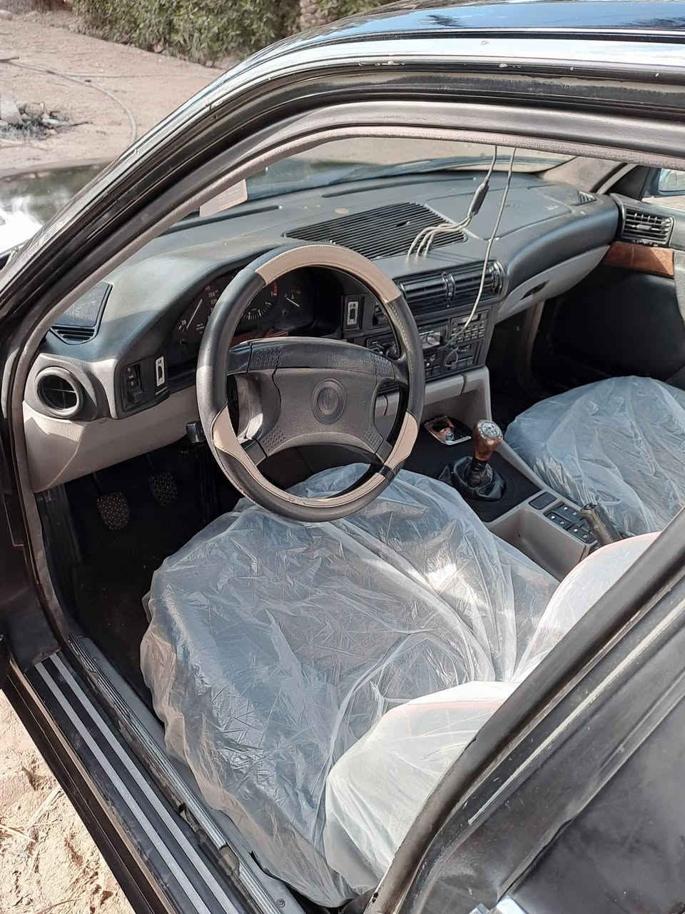 سلام عليكم
بي ام 5.35 اصل..
سنويه منتهي من ١٨ سنويه كرتونيه..
 رقم انبار موازي..
 صبغه جماليه بدون ضرر قوي..
صاعده هزه قبل شهر غرامات معليه..
مالكه موجود ويريد مداور بأقرب وقت.. 
مكينه 35.مفتوح بلاد كير عادي جديد.. 
كهربائيات كله شغال باتري جديد تخم تاير ويل جديد.. حداديه ١٠٠/٧٠..
ب٤٥ وبي مجال بسيط 
مكان سماوه..
*********** تواصل بيك خير تدلل
