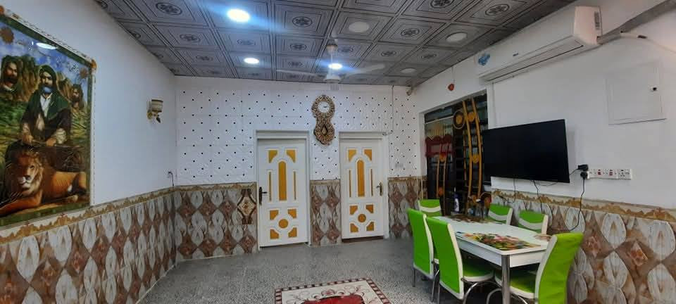 للبيع أو مراوس بيت مساحة 125 م زراعي سند 25
يحتوي على طابقين الارضي غرفتين وصالة ومطبخ واستقبال ومجموعة صحيات والطابق العلوي غرفتين..
.. 
الموقع طويريج شارع اربعين نزلة بيت عجس فرع مولدة علي صبري داخل فرع مسدود آخر بيت 
للاستفسار اكثر اتصل على الرقم  ***********
