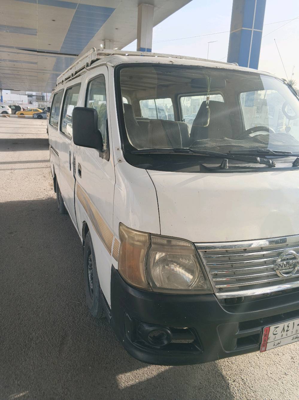 نيسان موديل 7 بابين مكينه ونجي جديده سياره بيه طخات خفيفه عنواني شعب