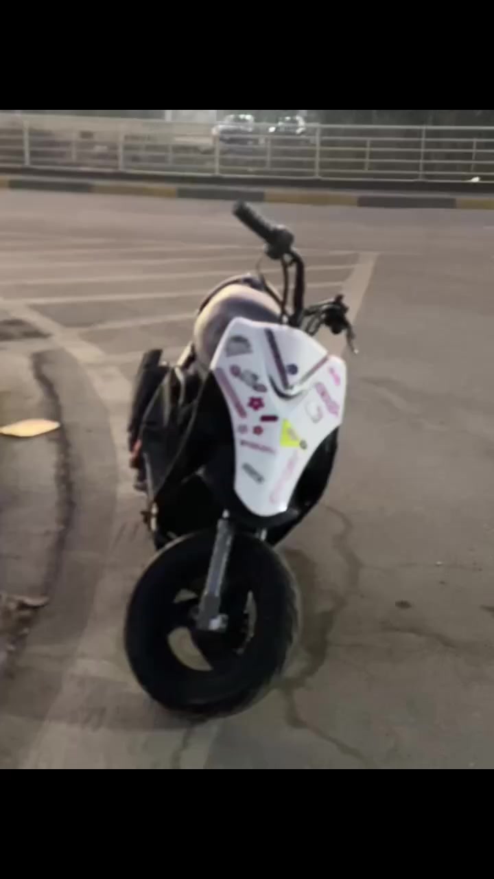 ماكس عدله كامل وغراضه البلادي موجوده نقصه بس عينه  كلشي شغال بيه بوشه ٤٩مفتوحه ولفات بس شلعه ومعدل حلوه ونعومه ناقصه بس العينه  بيه دبل امامي تزويد ودبل خلفي تزويد وملقط صوندات تزويد وقبق فلاوين تزيود   وتعلاكه تزويد رايده ب٦٥٠ بيه مجال قليل كفراته البلاد لون اسود سودات ملته مختمات سلف  وهندر  مكاني البصره المعقل  رقمي
***********
