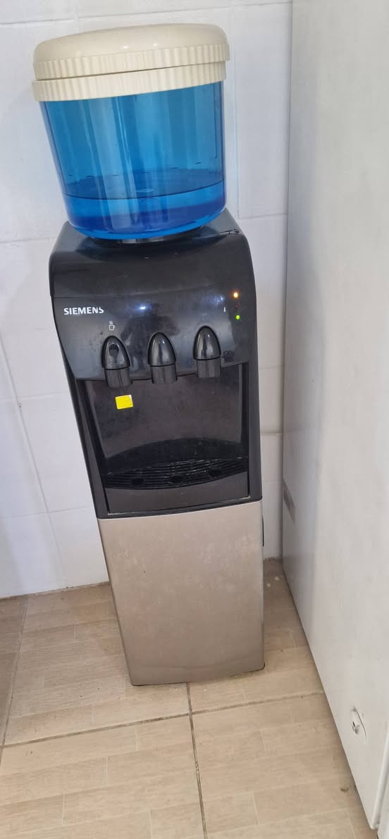 ثلاجه حجم كبير سعر ١٧٥
طباخ سعر ٦٠ الف
براد ماء ٥٠ الف
كونفيرا حجم جبير ٧٥ الف
غساله ٧٥ الف 
تلفزيون حجم ٥٥ LG سعر ٧٥
غرفة نوم تركيه ثقيله ٢٠٠ الف 
للتواصل على الرقم ***********
