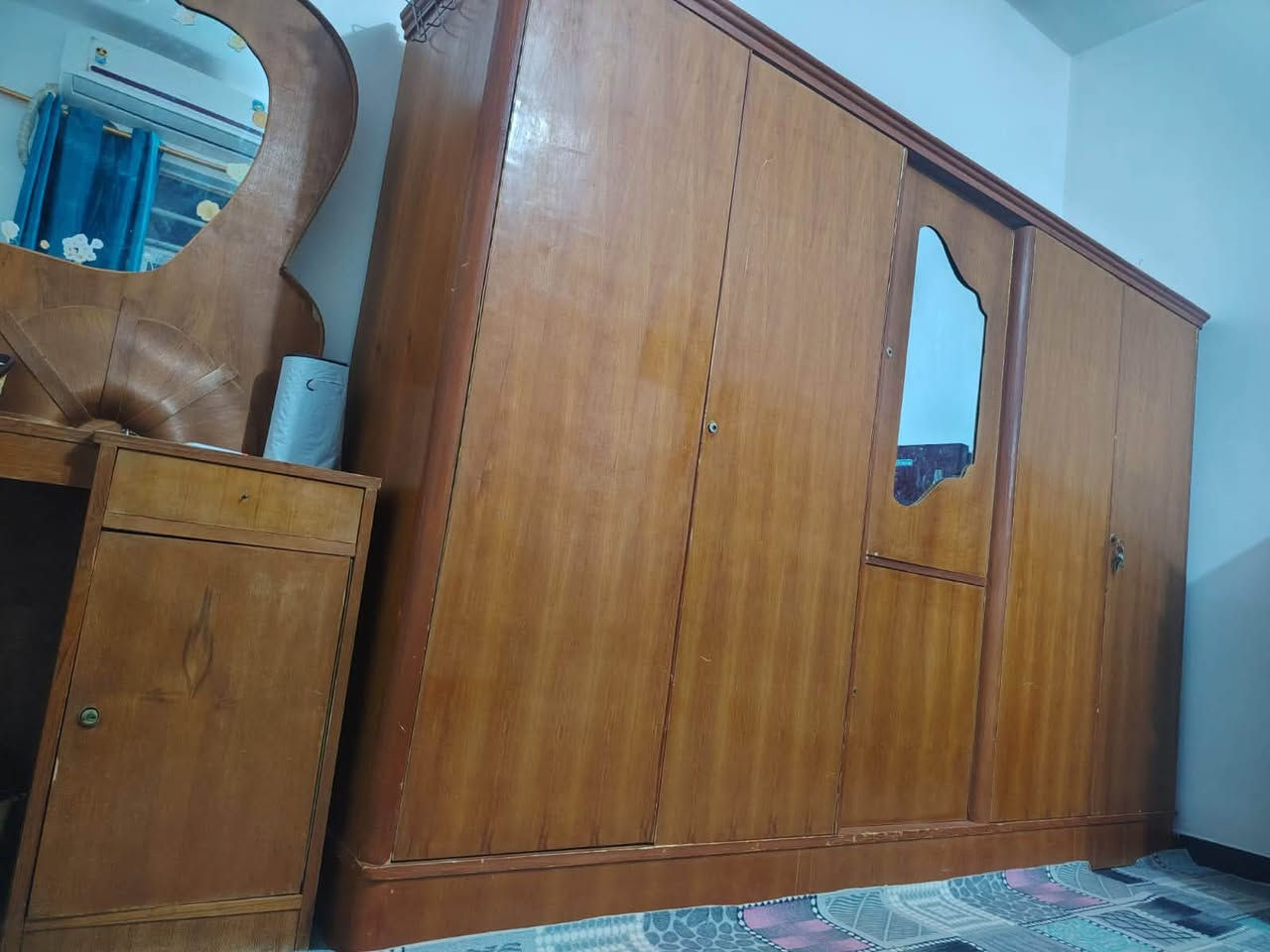 غرفة اخشاب … كنتور وزاوية ومراية سعر ١٧٥ الف النجف ناحية القادسية رقم تلفون ***********
