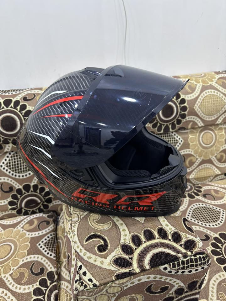 سلام عليكم خوذه للبيع بدون جهاز اصليه وزن ريشه سعر ٦٥وبي مجال قليل قياس Lرقمي ***********
