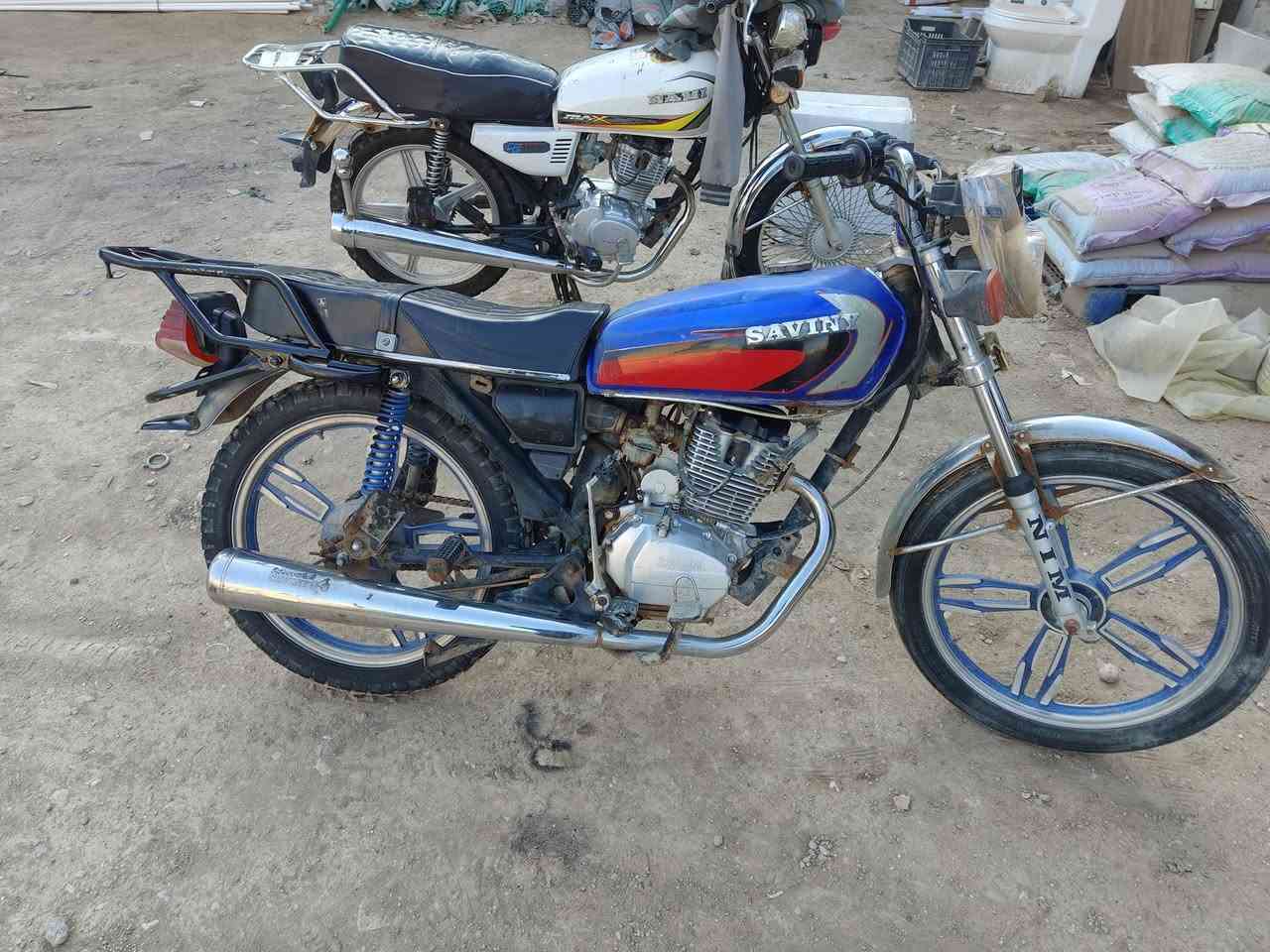 اوراقهه كامله 
موديل 20 المكينه ما مفتوحه كلش ناعمه
نقصهه باتري بس 
لايت امامي شغال
لايت خلفي و اشاير واكفات
دراجه نضيفه كلش وما متعوبه د
سعره 350 وبيهه مجال قليل


**إذا كنت صاحب هذا الإعلان وتريد حذفه لأي سبب، رجاءا أرسل رسالة إلى الدعم الفني**