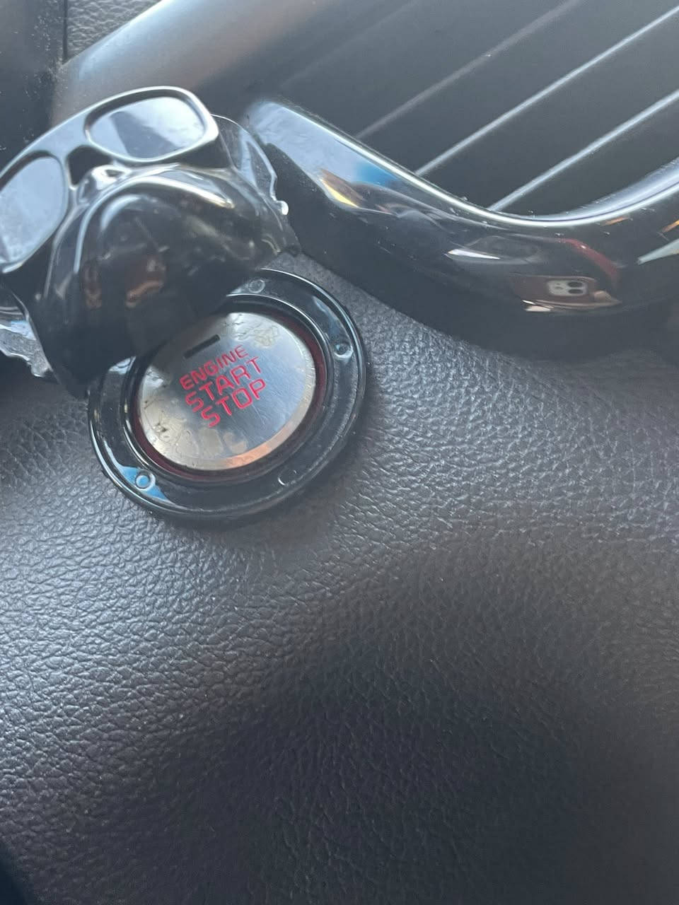 للبيع اوبتما 2018 امريكي حادثها ربع البنيد فقط بدون دواخل بدون ايرباك السياره فول موصفات ماعدا بنروما بصمه / كشن كهرباء /رادار جانبي / كشنات تدفئه تبريد /كأمره خلفيه مكينه 2400 مامفتوحه سياره جاهزه اي نقص مابيها 
سعرها 120 وبيها مجال 
***********
