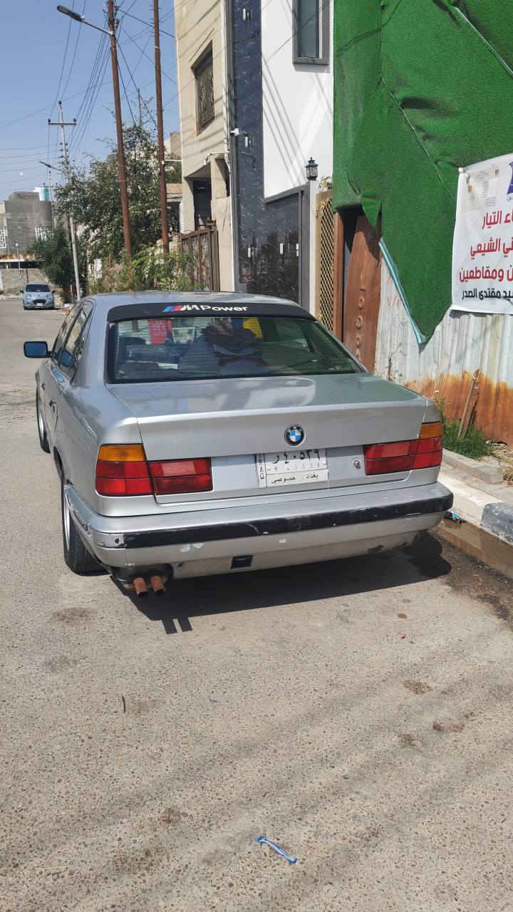 السلام عليكم بي ام دبليو 525 ماكينتها مفتوح اوتوماتيك بيها تنقيص رقم بغداد مشروع موازي راعيها يمي بالبصره وانا بصره كهربائياتها شغاله تبريدها شغال بارد واللي يريد تفاصيل اكثر مصورها فيديو للدواخل ومن برا
*********** البصرة, العراق
