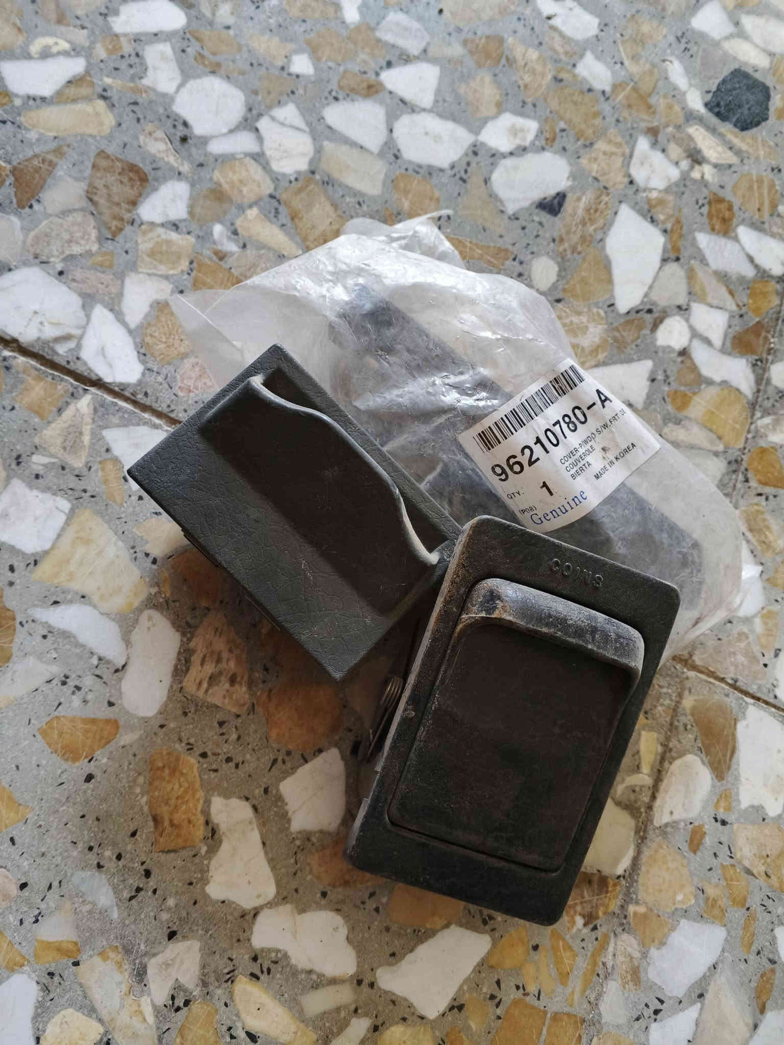 السلام عليكم غراض برنس للبيع عنوان بغداد مدينت الصدر هذا رقمي ***********
